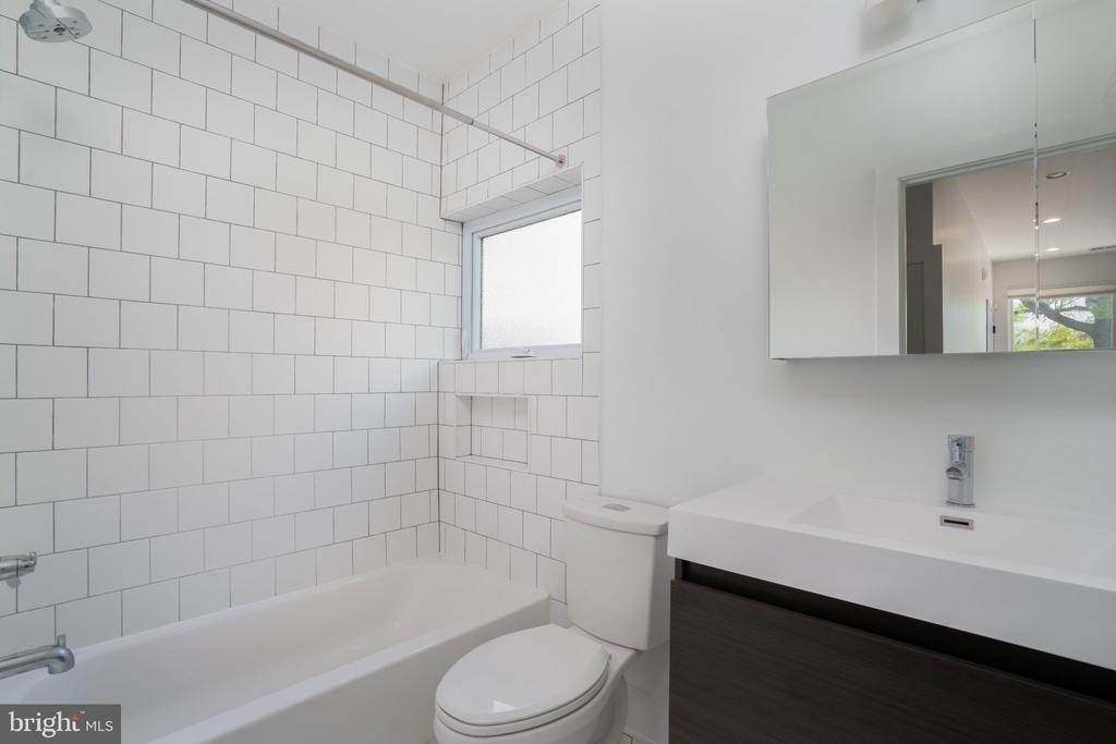 705 Irving Street Nw - Photo 10