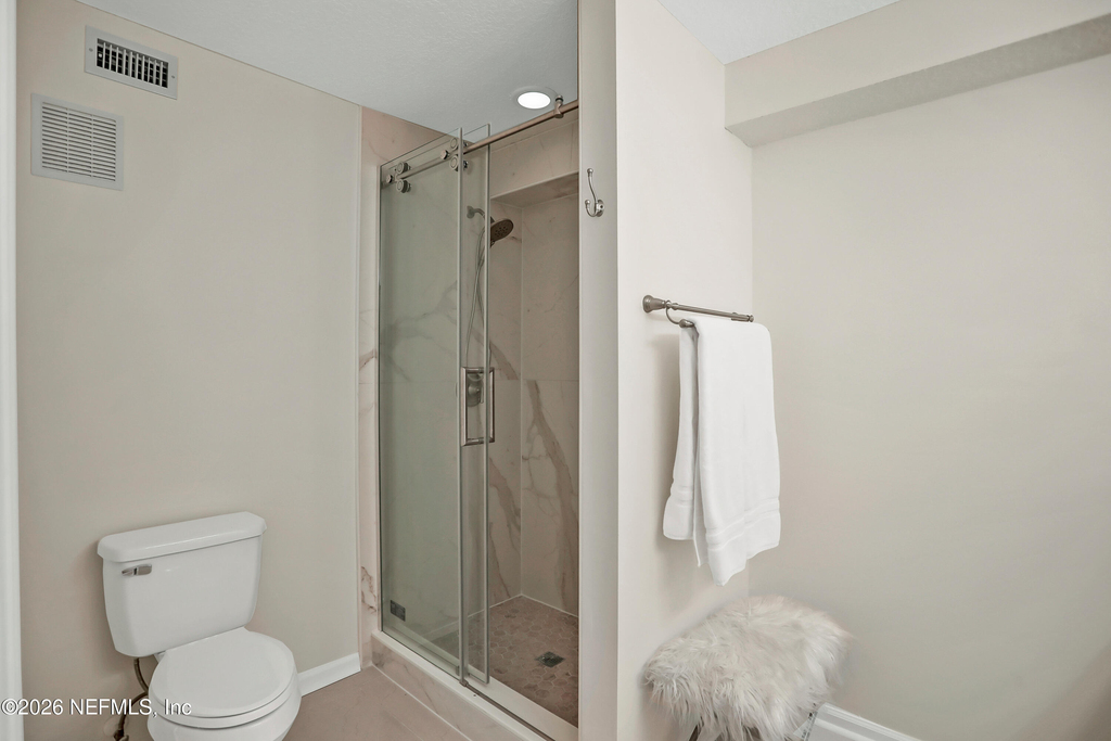13715 Richmond Park Drive N - Photo 19