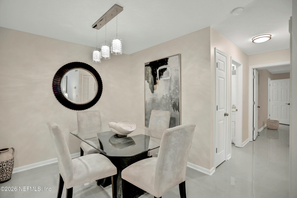 13715 Richmond Park Drive N - Photo 5