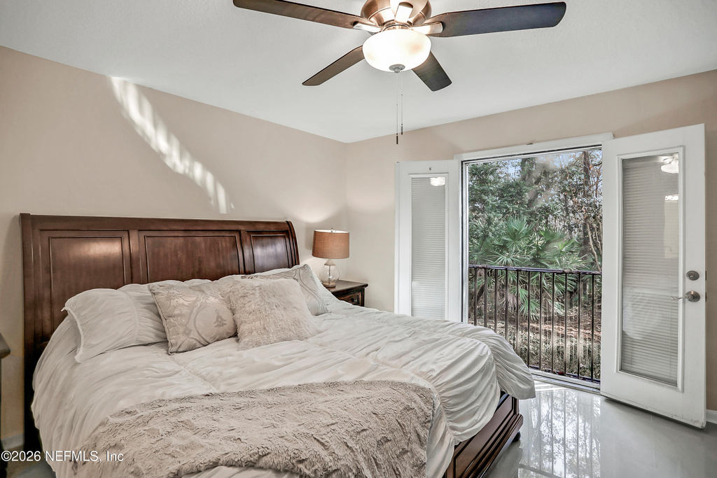 13715 Richmond Park Drive N - Photo 13