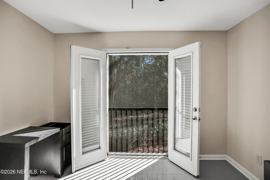 13715 Richmond Park Drive N - Photo 21