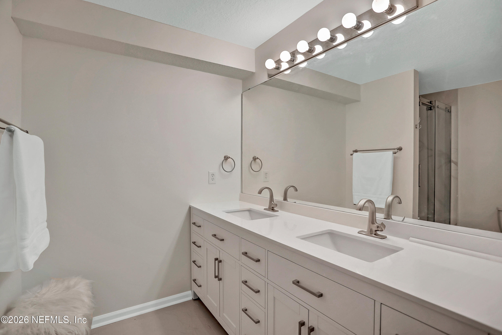 13715 Richmond Park Drive N - Photo 18