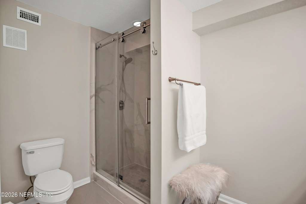13715 Richmond Park Drive N - Photo 20