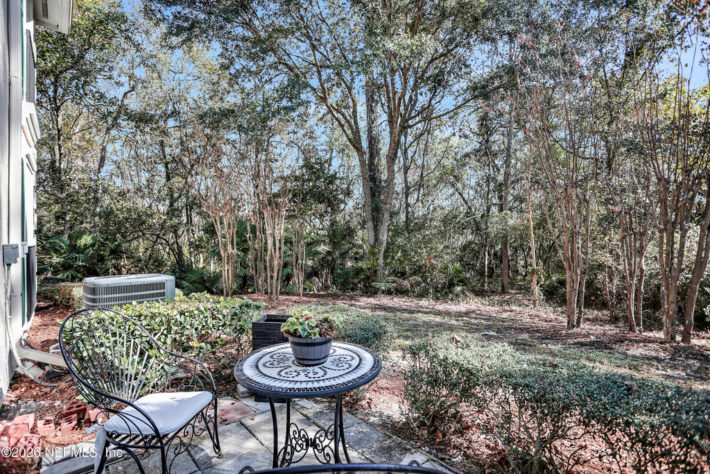 13715 Richmond Park Drive N - Photo 2
