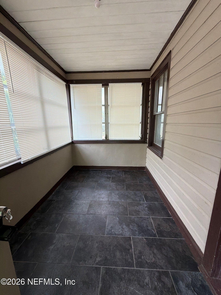 2052 W 17th Street - Photo 3
