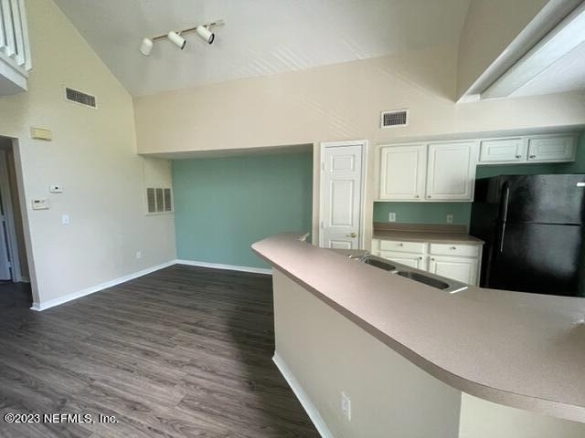 13703 Richmond Park Drive N - Photo 8