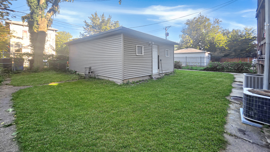 2333 S Lawndale Avenue - Photo 39