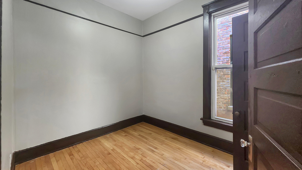 2333 S Lawndale Avenue - Photo 15