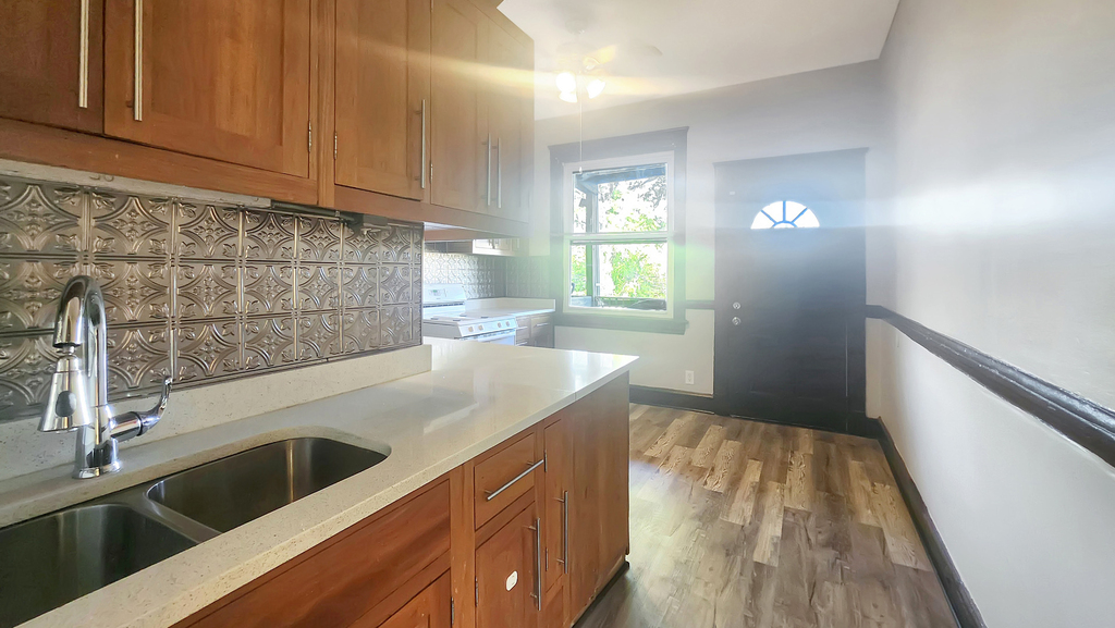 2333 S Lawndale Avenue - Photo 12