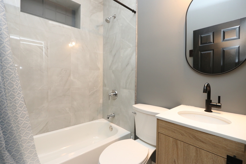 3138 N Marmora Avenue - Photo 5