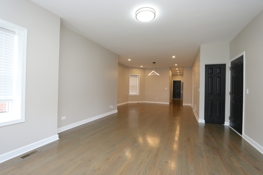 3138 N Marmora Avenue - Photo 4