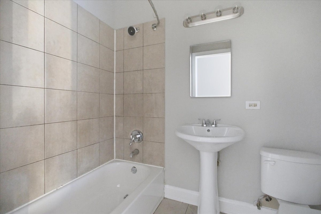 1940 E 73rd Street - Photo 7