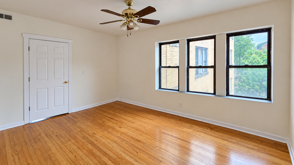 3560 W Cortland Street - Photo 2