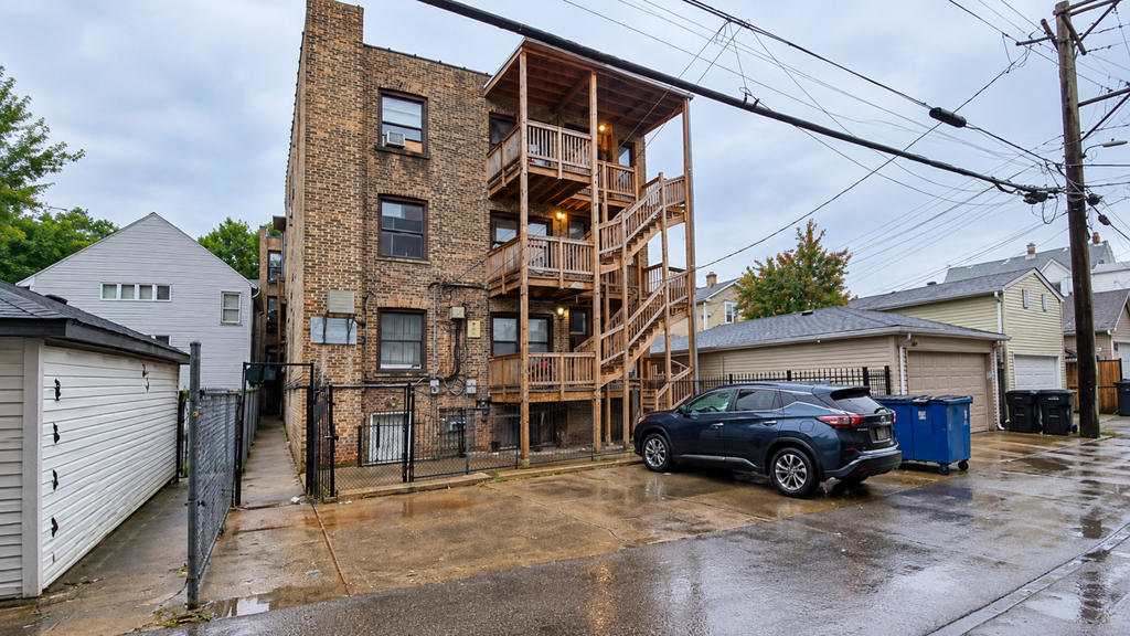 3560 W Cortland Street - Photo 17