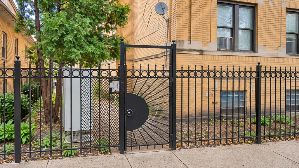 3560 W Cortland Street - Photo 18
