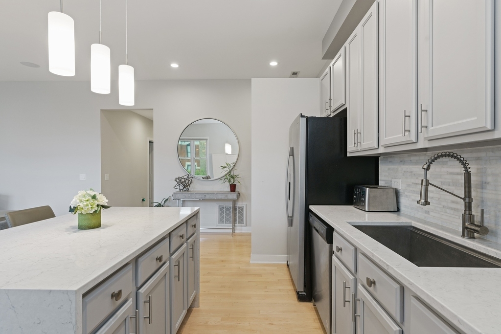1222 N Wolcott Avenue - Photo 8