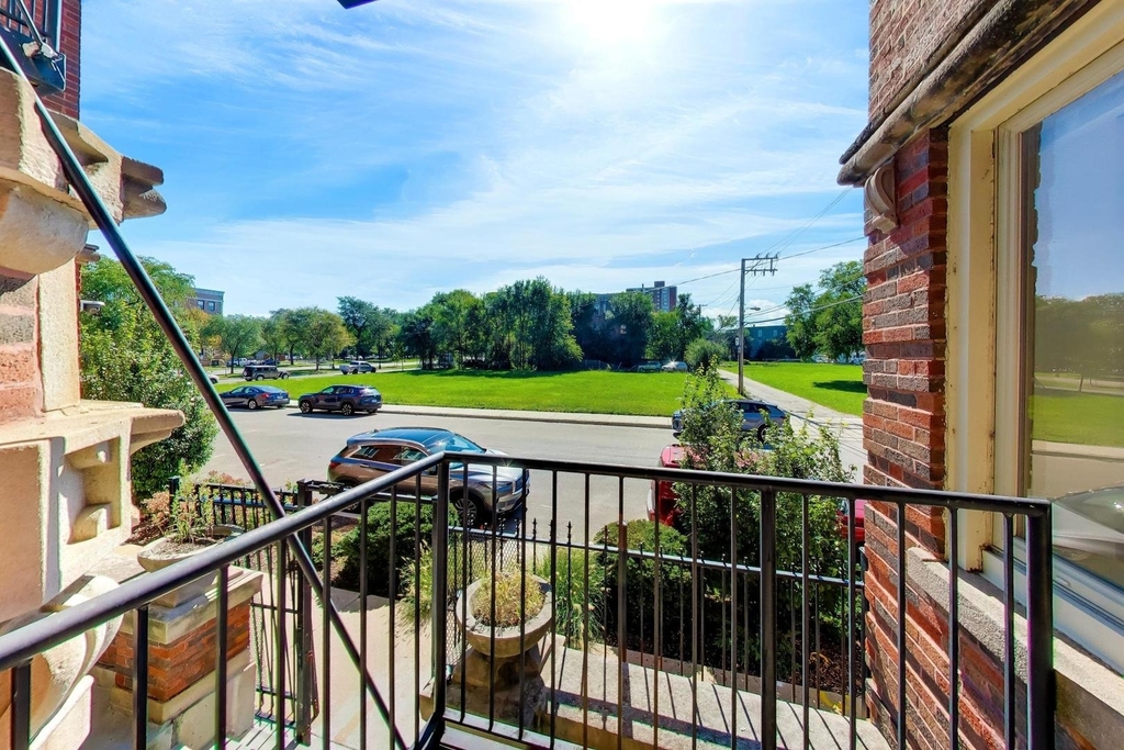 350 E 50th Street - Photo 3
