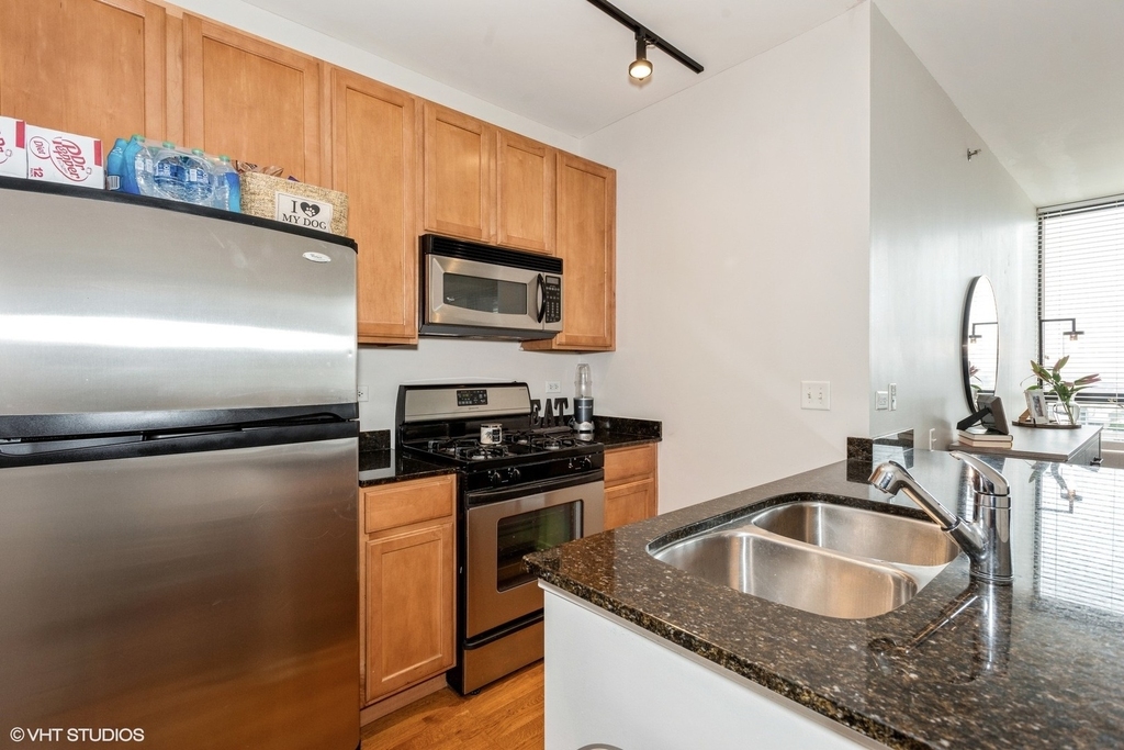210 S Des Plaines Street - Photo 4