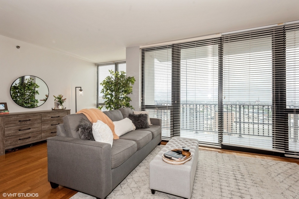 210 S Des Plaines Street - Photo 6
