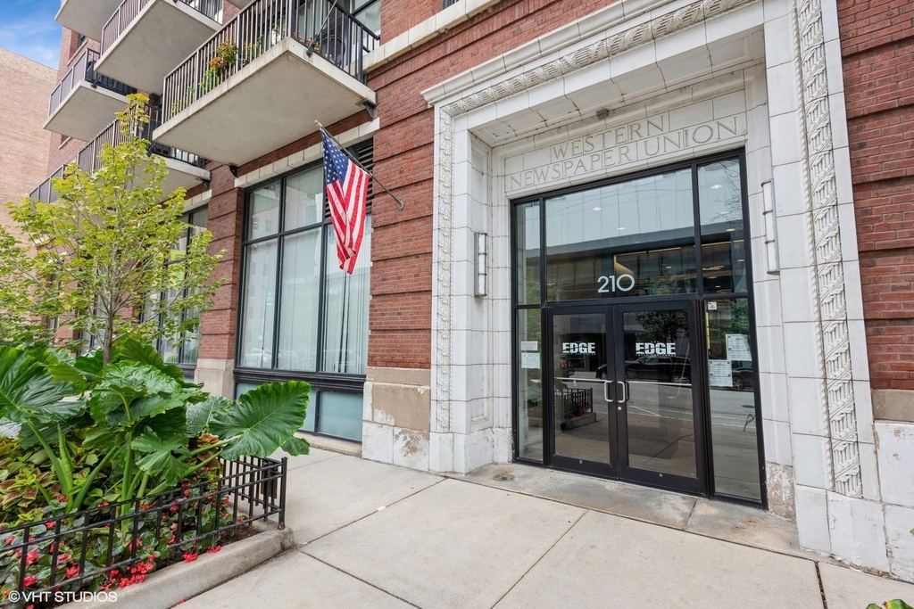 210 S Des Plaines Street - Photo 1