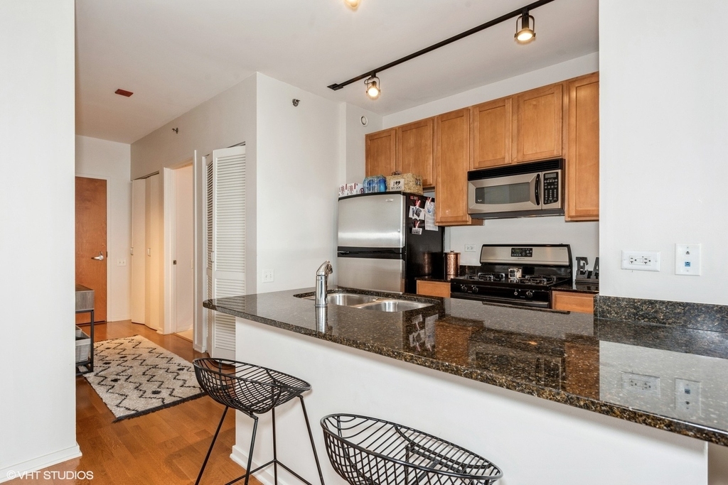 210 S Des Plaines Street - Photo 5