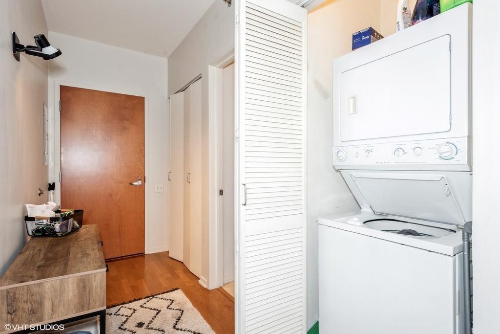 210 S Des Plaines Street - Photo 3
