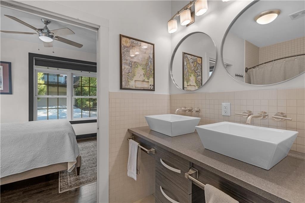 1300 Dekalb Avenue Ne - Photo 3