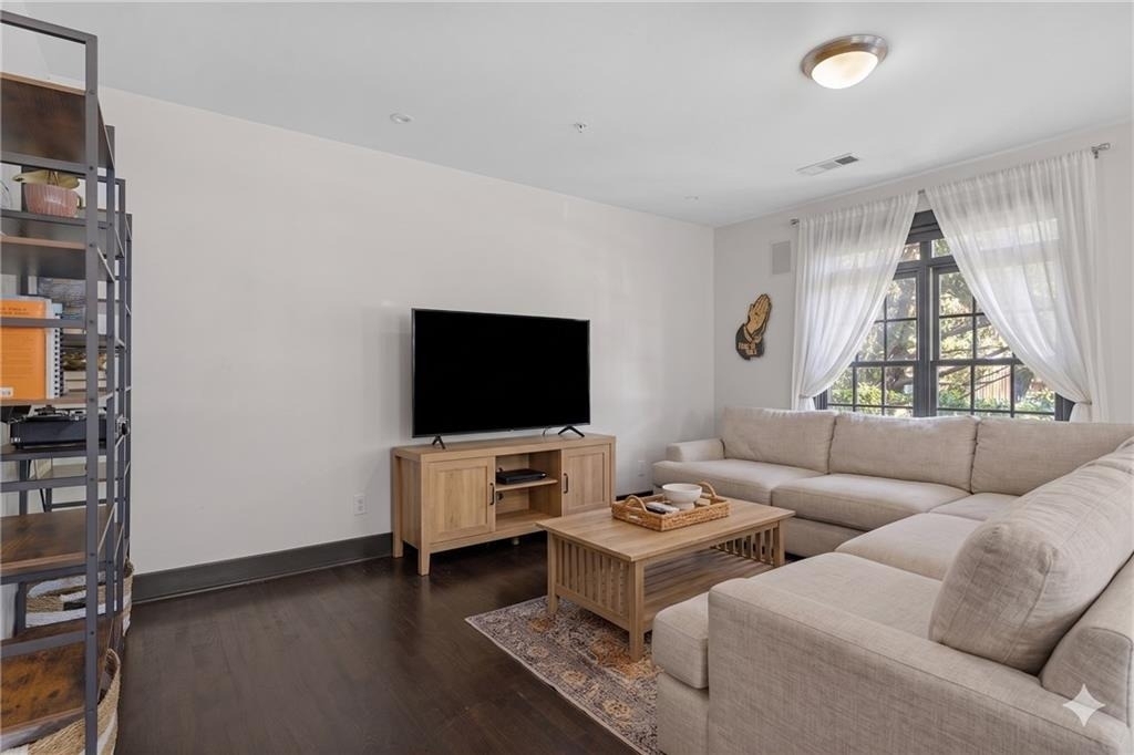 1300 Dekalb Avenue Ne - Photo 10