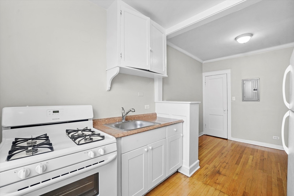 411 Beloit Avenue - Photo 8