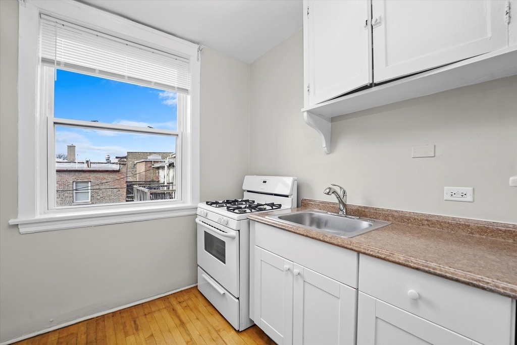 411 Beloit Avenue - Photo 7