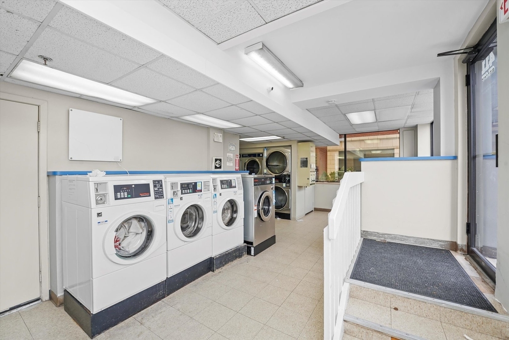 411 Beloit Avenue - Photo 11