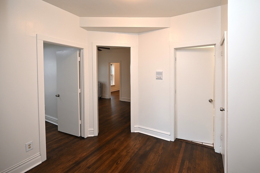 959 E 61st Street - Photo 6