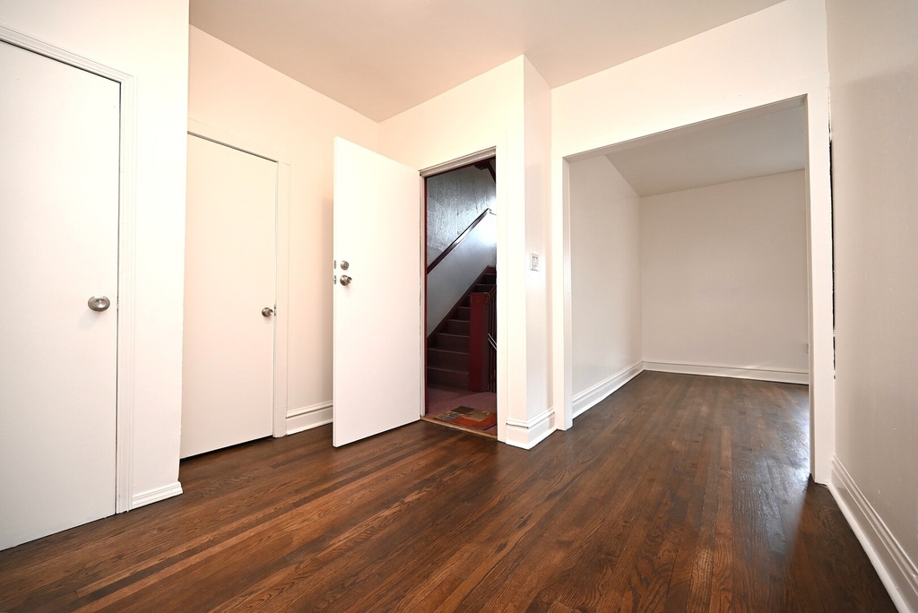 959 E 61st Street - Photo 5