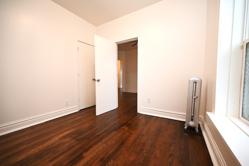 959 E 61st Street - Photo 14