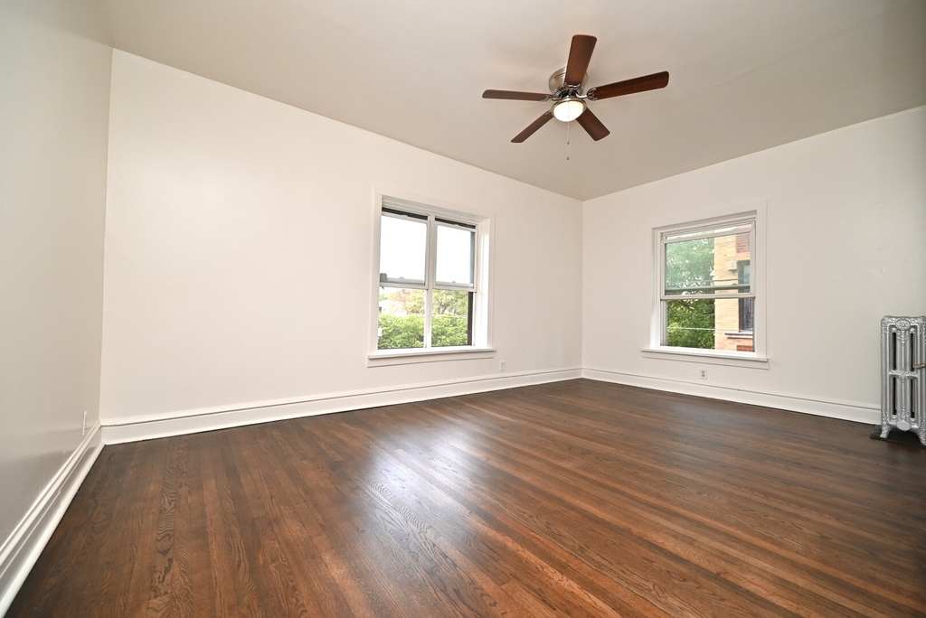 959 E 61st Street - Photo 2