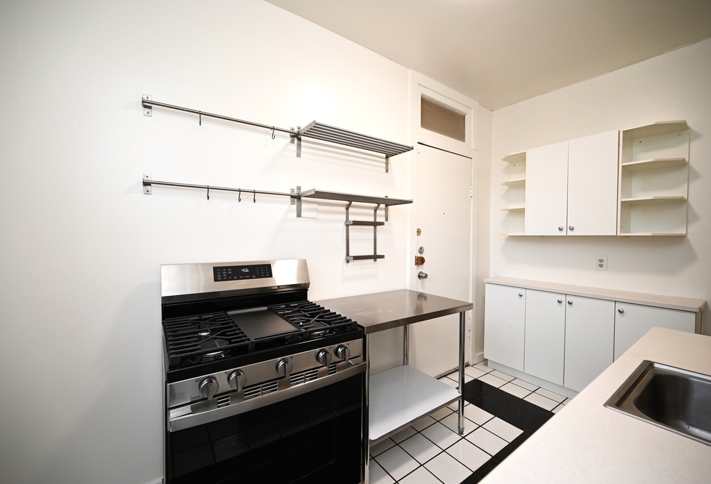 959 E 61st Street - Photo 12
