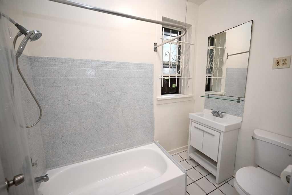 959 E 61st Street - Photo 13