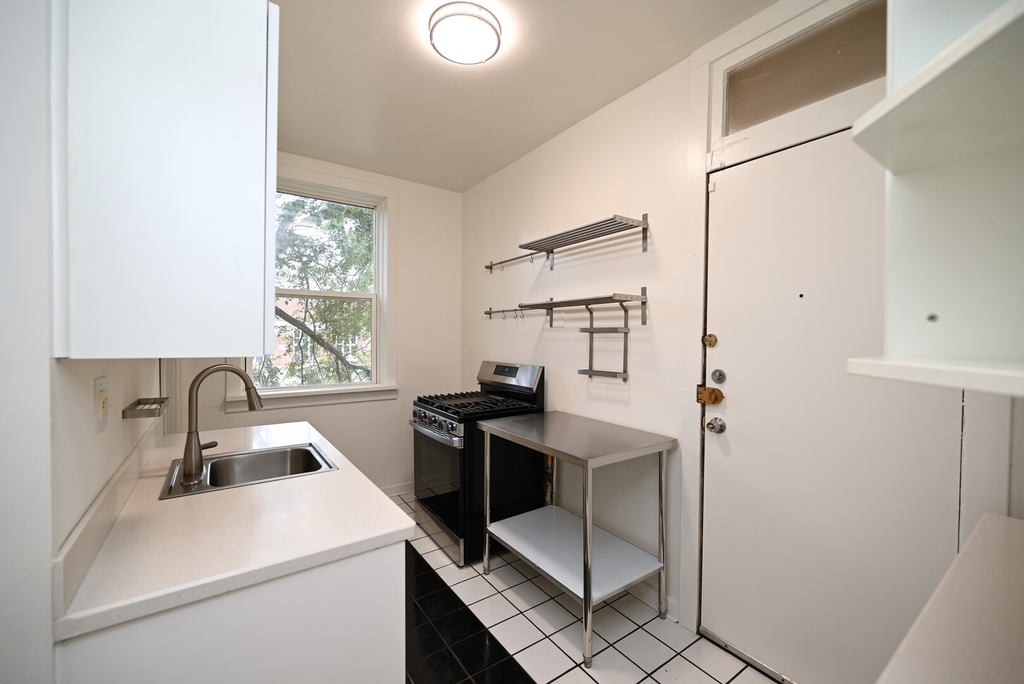 959 E 61st Street - Photo 10