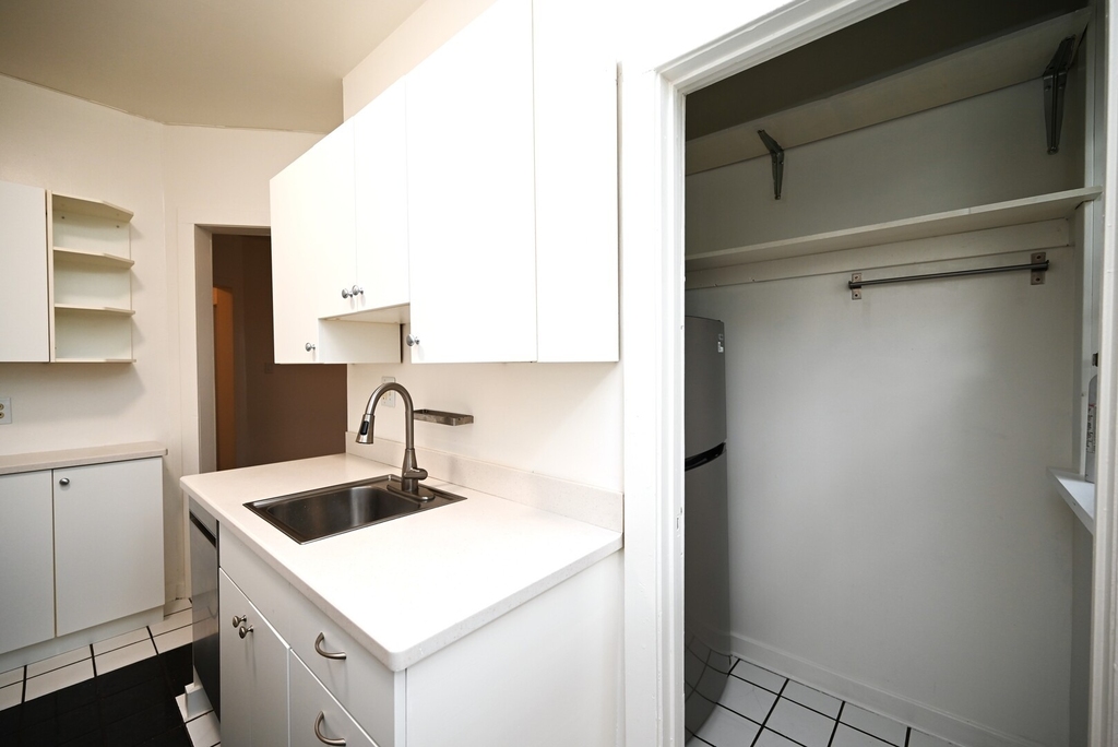 959 E 61st Street - Photo 11