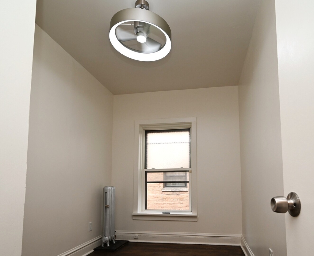 959 E 61st Street - Photo 16