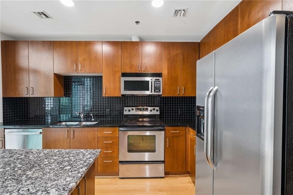 943 Peachtree Street Ne - Photo 3