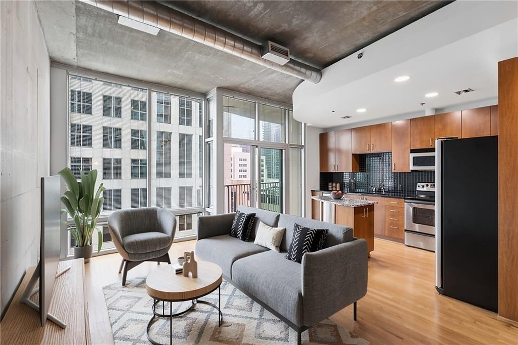 943 Peachtree Street Ne - Photo 2