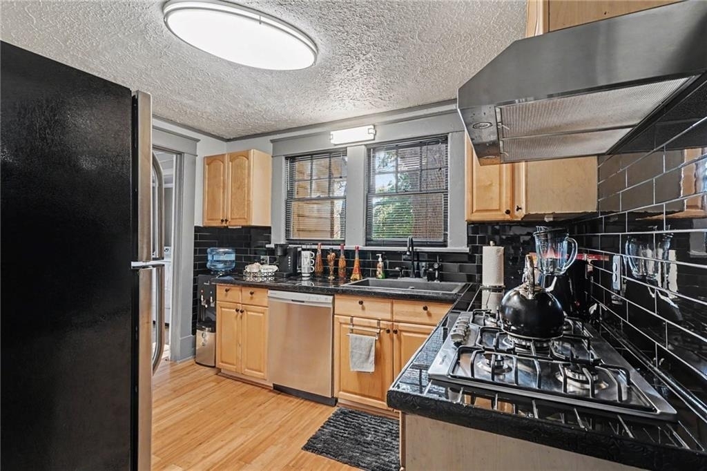 223 Cambridge Avenue - Photo 8