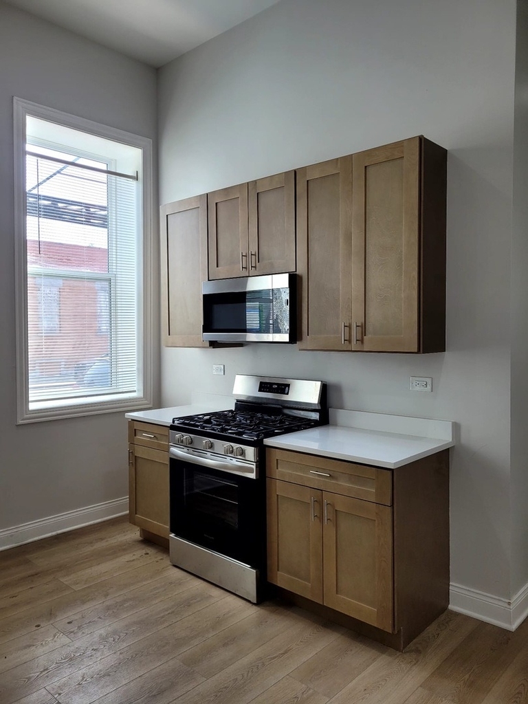 2458 S Sawyer Avenue - Photo 4
