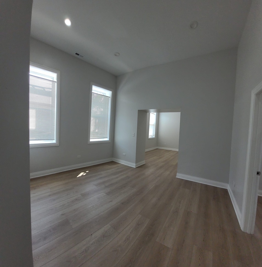 2458 S Sawyer Avenue - Photo 3