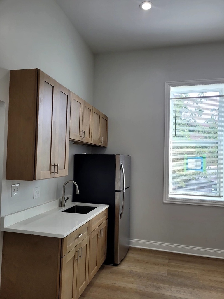2458 S Sawyer Avenue - Photo 1