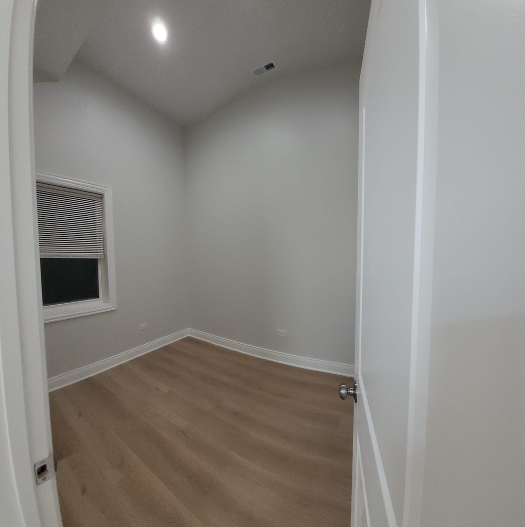 2458 S Sawyer Avenue - Photo 5