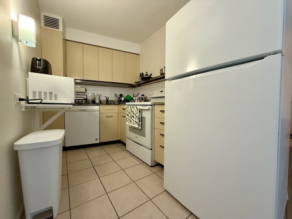 300 N State Street - Photo 2