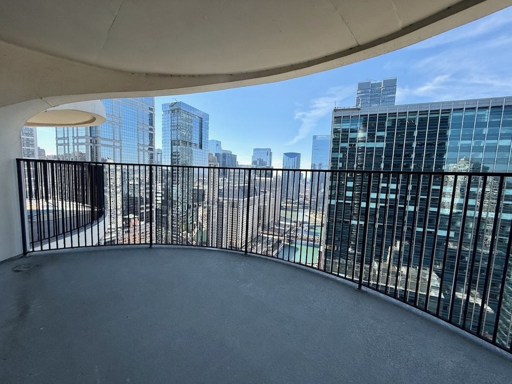300 N State Street - Photo 5