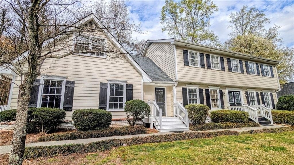 325 Lakeshore Drive Ne - Photo 0